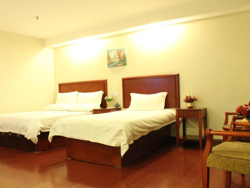 Greentree Alliance Chongming Bayi Road Walking Street Hotel
