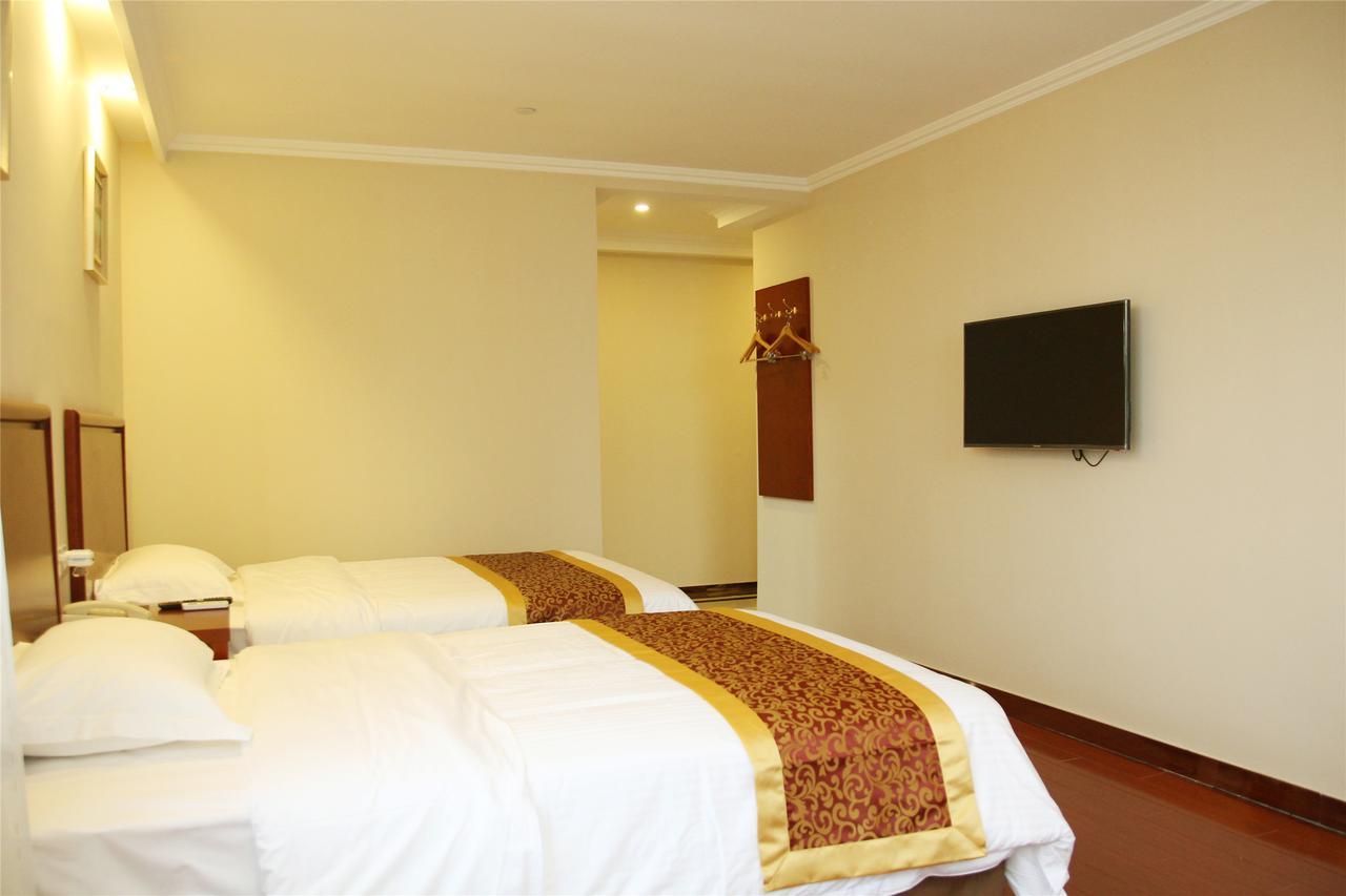 Greentree Alliance Chongming Bayi Road Walking Street Hotel 3*