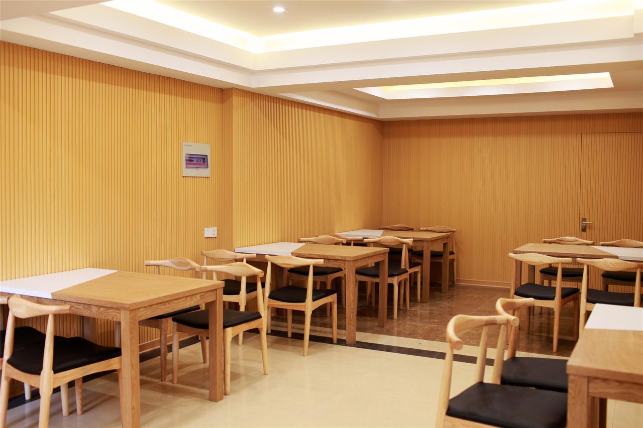 Greentree Alliance Chongming Bayi Road Walking Street Hotel 3*