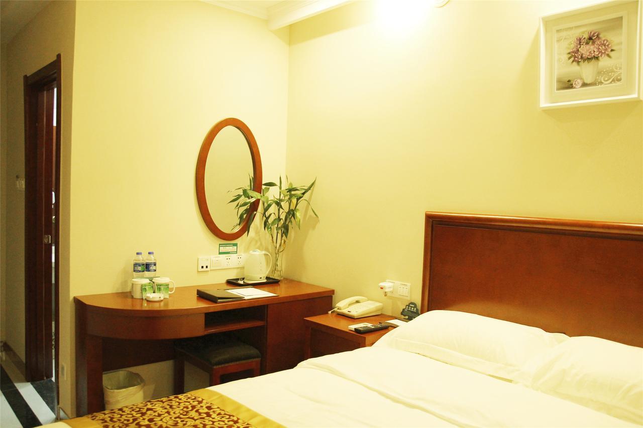Hotel Greentree Alliance Chongming Bayi Road Walking Street