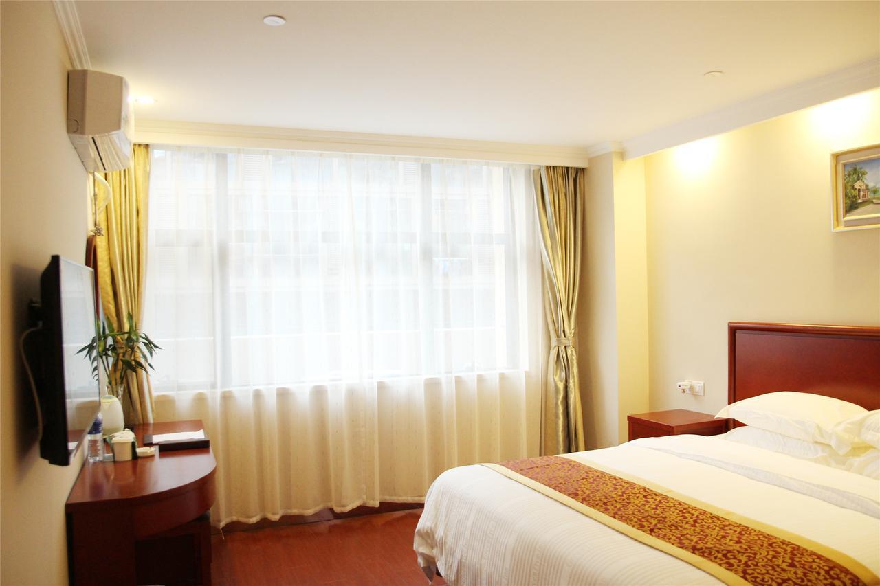 Greentree Alliance Chongming Bayi Road Walking Street Shanghai