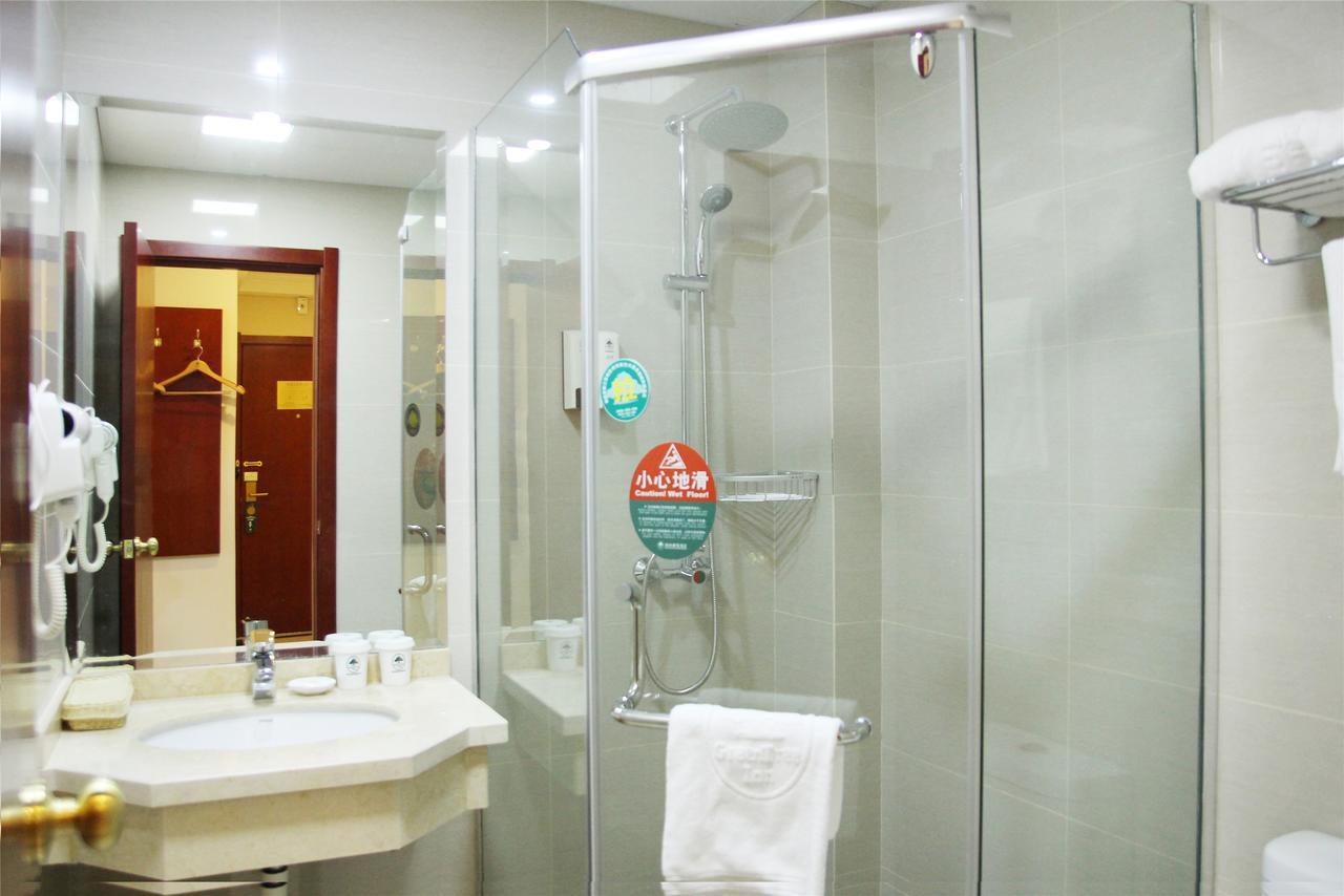 Greentree Alliance Chongming Bayi Road Walking Street Shanghai