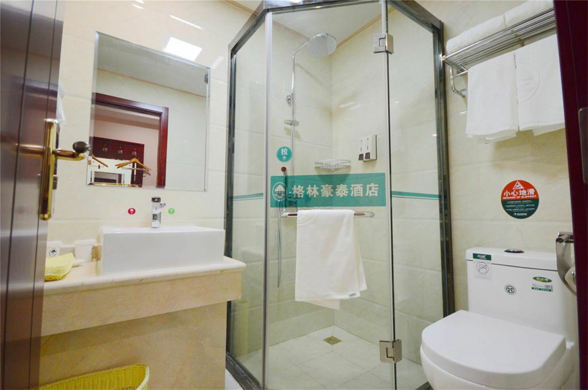 Greentree Alliance Chongming Bayi Road Walking Street Hotel